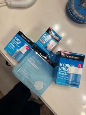Neutrogena Hydro Boost Ultra Hydrating Skincare Bundle